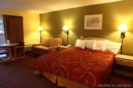 Aloha Hotel 2*