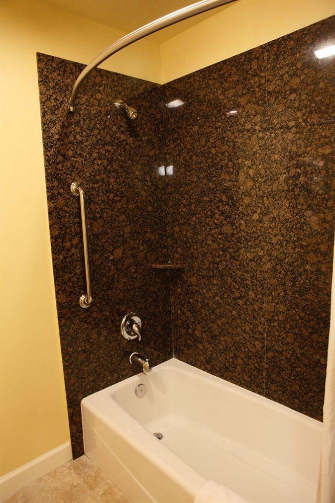Aloha Hotel 2*