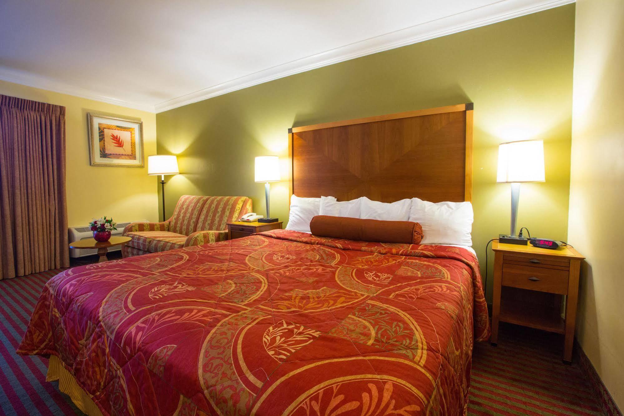 Aloha Hotel 2*